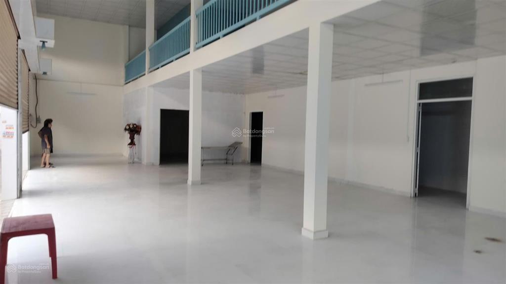 Cho thuê kho xưởng 300m2 mặt tiền đường xuân thới thượng 13 hóc môn