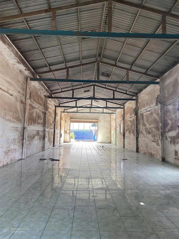 Cho thuê kho xưởng khuôn viên 2000m2 mặt tiền đường dương công khi tân hiệp hóc môn