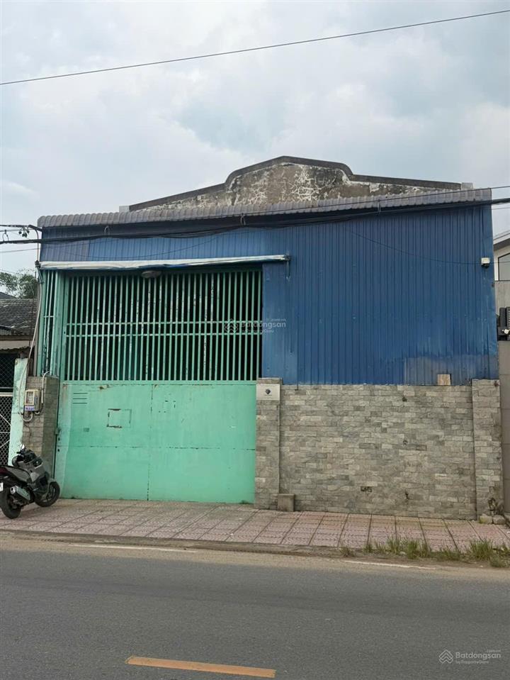 Cho thuê kho xưởng 300m2 mặt tiền đường dương công khi hóc môn