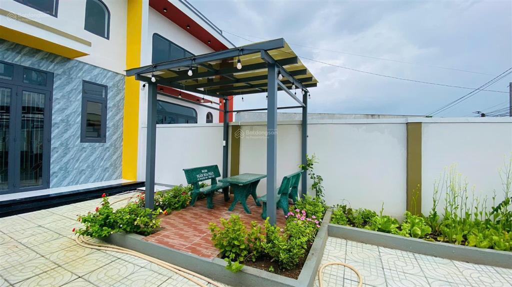 Bán gấp nhà 5 x 30m  sân vườn rộng thoáng shr, để đi du học