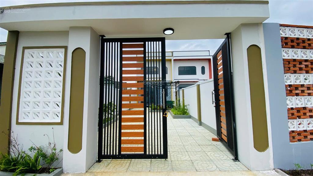 Bán gấp nhà 5 x 30m  sân vườn rộng thoáng shr, để đi du học