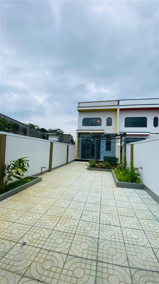 Bán gấp nhà 5 x 30m  sân vườn rộng thoáng shr, để đi du học