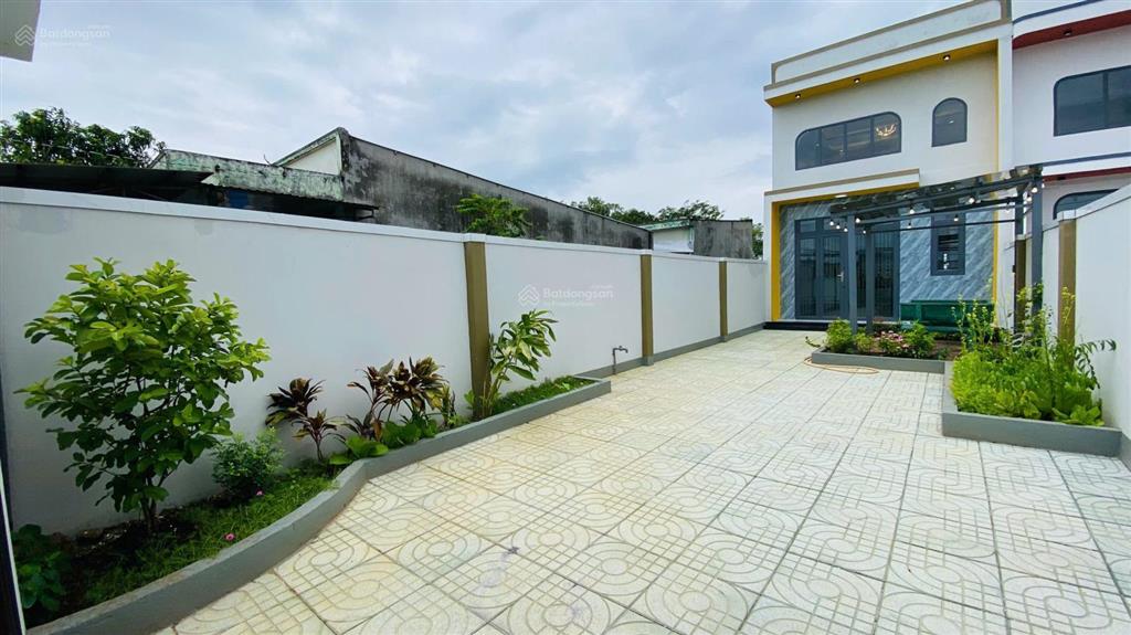 Bán gấp nhà 5 x 30m  sân vườn rộng thoáng shr, để đi du học