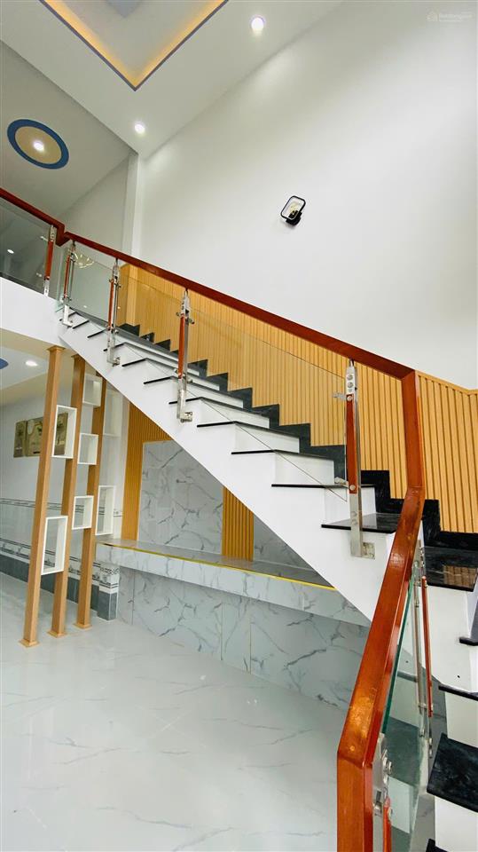 Bán gấp nhà 5 x 30m  sân vườn rộng thoáng shr, để đi du học