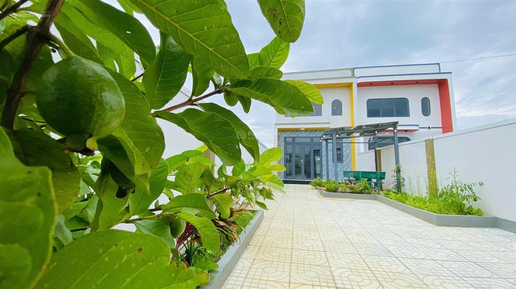 Bán gấp nhà 5 x 30m  sân vườn rộng thoáng shr, để đi du học