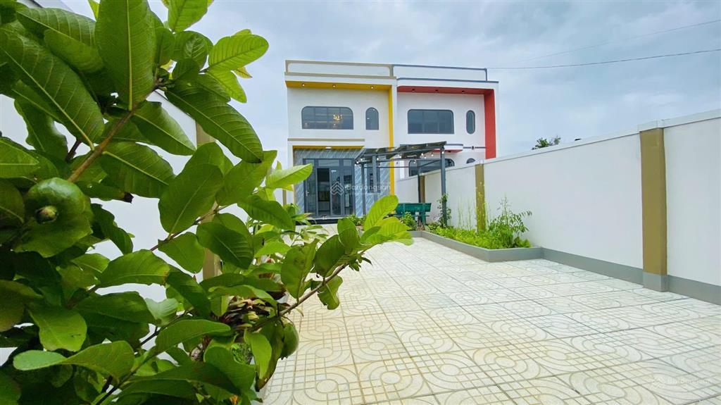 Bán gấp nhà 5 x 30m  sân vườn rộng thoáng shr, để đi du học