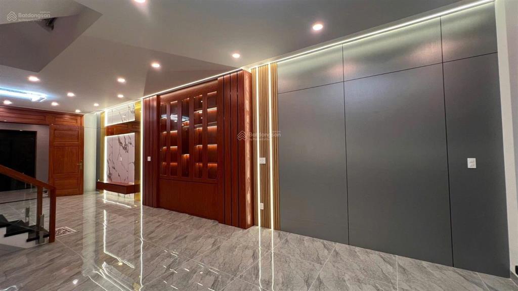 Bán nhà mới shr full nội thất cao cấp xe ô tô vào tận nhà vị trí đẹp, gần chợ bà điểm
