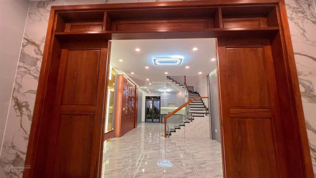 Bán nhà mới shr full nội thất cao cấp xe ô tô vào tận nhà vị trí đẹp, gần chợ bà điểm