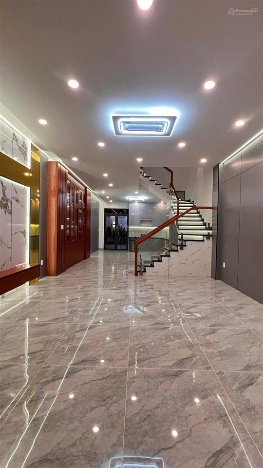 Bán nhà mới shr full nội thất cao cấp xe ô tô vào tận nhà vị trí đẹp, gần chợ bà điểm
