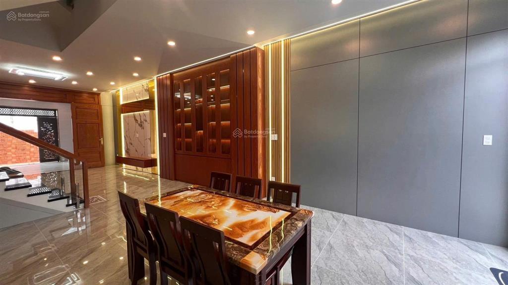 Bán nhà mới shr full nội thất cao cấp xe ô tô vào tận nhà vị trí đẹp, gần chợ bà điểm