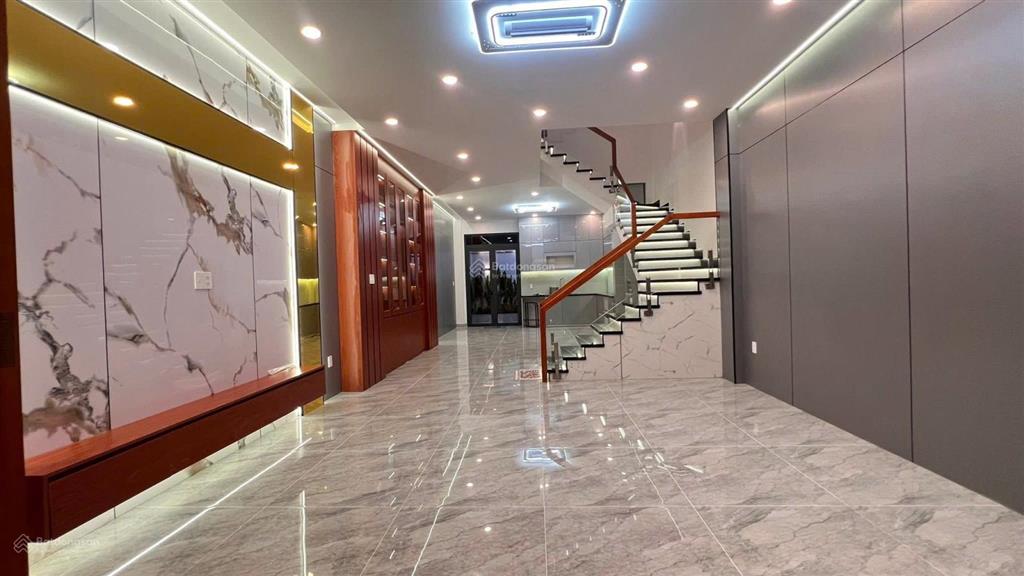 Bán nhà mới shr full nội thất cao cấp xe ô tô vào tận nhà vị trí đẹp, gần chợ bà điểm