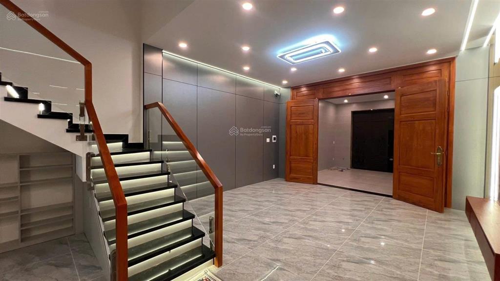 Bán nhà mới shr full nội thất cao cấp xe ô tô vào tận nhà vị trí đẹp, gần chợ bà điểm