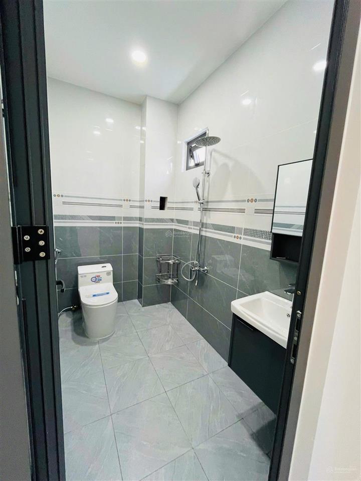 Tôi chính chủ muốn bán căn nhà mới, nhà đẹp, hiện đại, 1 trệt 1 lầu đúc thật
