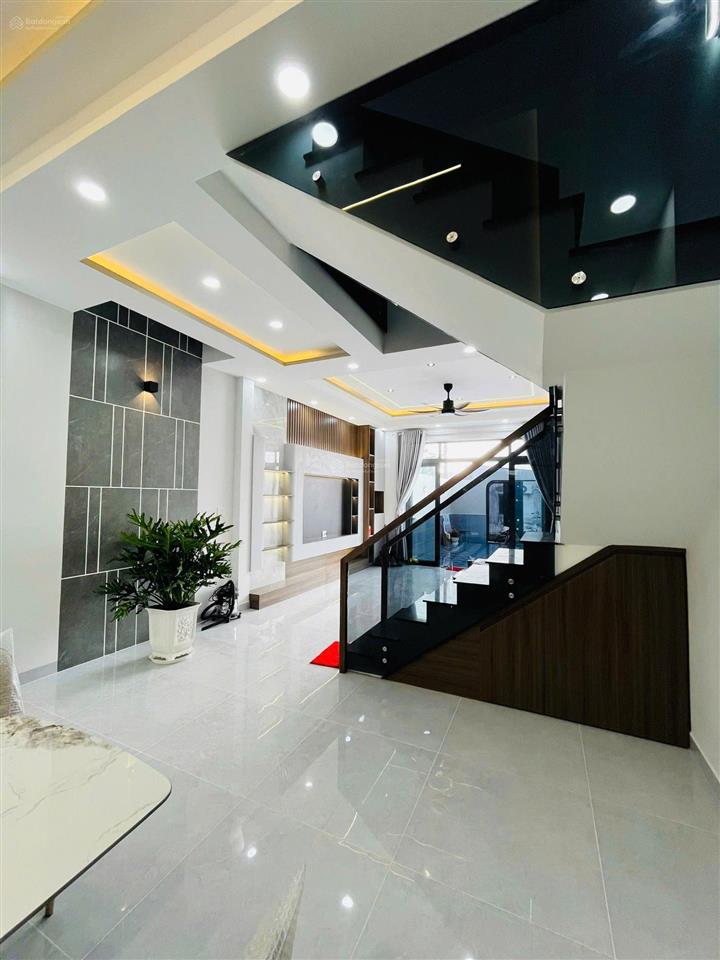 Tôi chính chủ muốn bán căn nhà mới, nhà đẹp, hiện đại, 1 trệt 1 lầu đúc thật