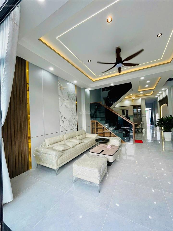 Tôi chính chủ muốn bán căn nhà mới, nhà đẹp, hiện đại, 1 trệt 1 lầu đúc thật
