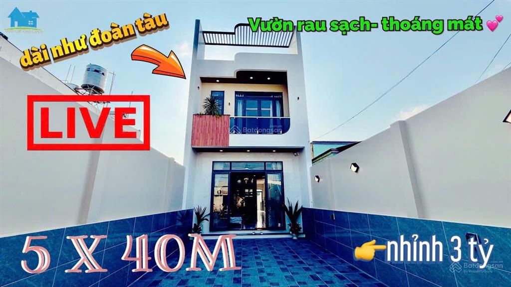 Chị 9 kẹt tiền bán nhà phố 5x40m mới xây dựng đẹp, có sân trước sân sau trồng rau xanh mát