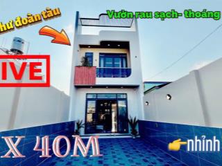 Chị 9 kẹt tiền bán nhà phố 5x40m mới xây dựng đẹp, có sân trước sân sau trồng rau xanh mát