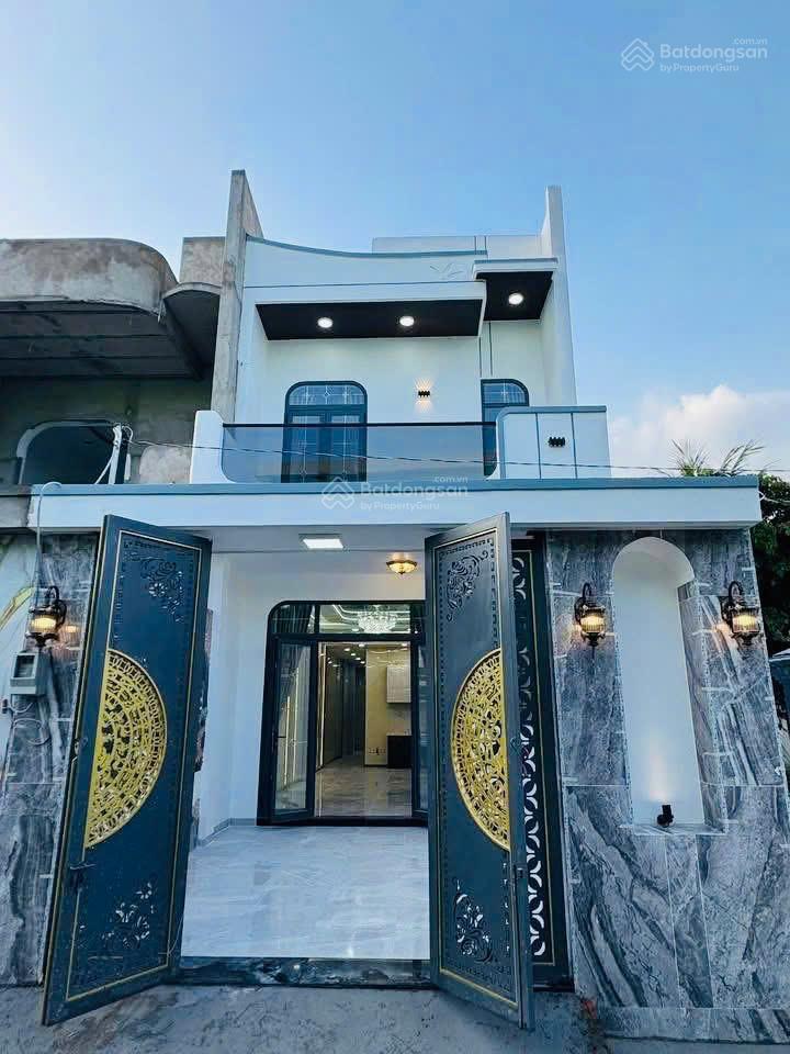 Anh chín bán nhà mới xây full nội thất gần chợ đầu mối hóc môn