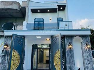 Anh chín bán nhà mới xây full nội thất gần chợ đầu mối hóc môn