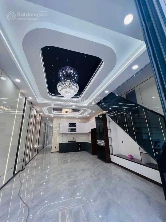 Anh chín bán nhà mới xây full nội thất gần chợ đầu mối hóc môn
