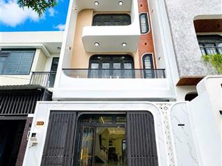 Bán nhà phố siêu phẩm hiện đại bậc nhất bà điểm hóc môn
