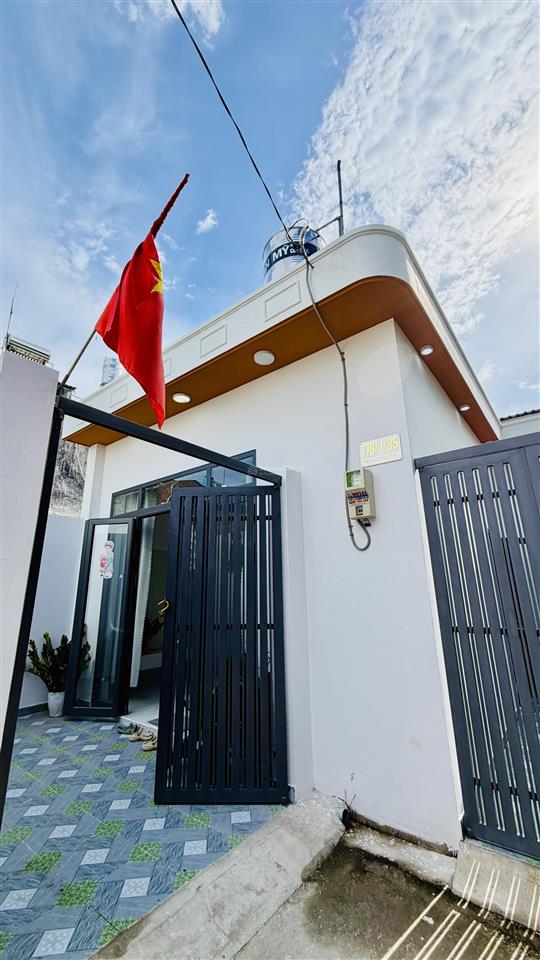 Kẹt tiền bán gấp! nhà hóc môn shr 7,2x16m gần chợ thới tứ