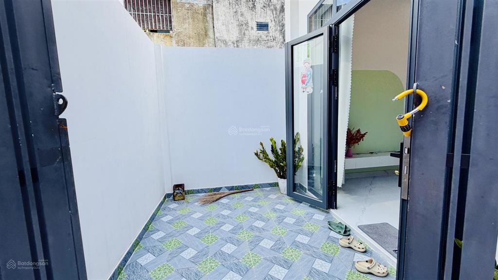 Kẹt tiền bán gấp! nhà hóc môn shr 7,2x16m gần chợ thới tứ