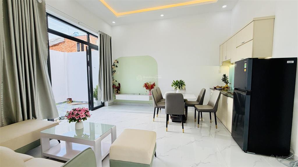 Kẹt tiền bán gấp! nhà hóc môn shr 7,2x16m gần chợ thới tứ