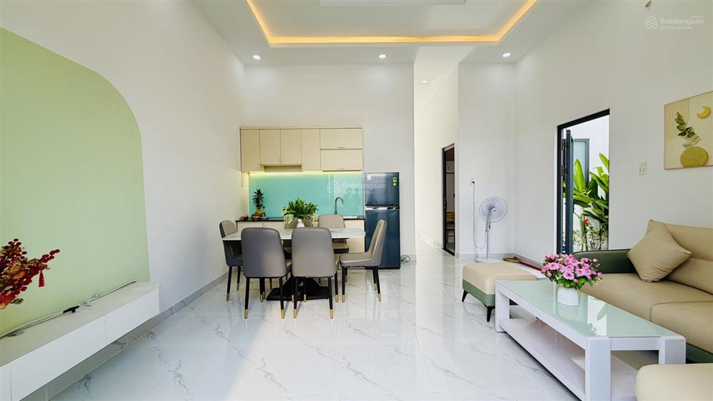 Kẹt tiền bán gấp! nhà hóc môn shr 7,2x16m gần chợ thới tứ
