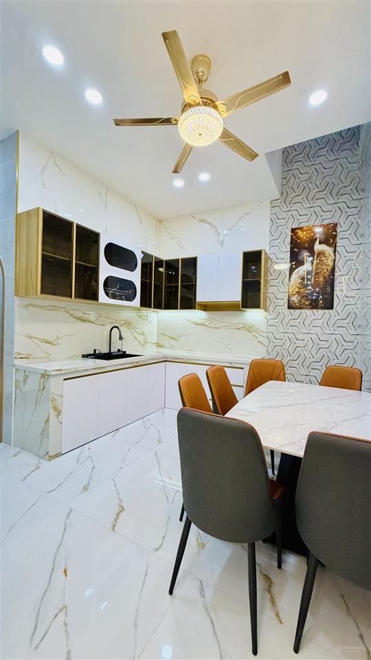 Chủ cần bán nhanh căn nhà đẹp khu vực chợ nông sản hóc môn 5x23m xinh xắn