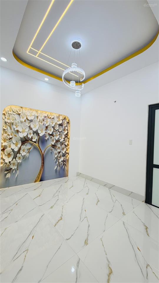 Chủ cần bán nhanh căn nhà đẹp khu vực chợ nông sản hóc môn 5x23m xinh xắn