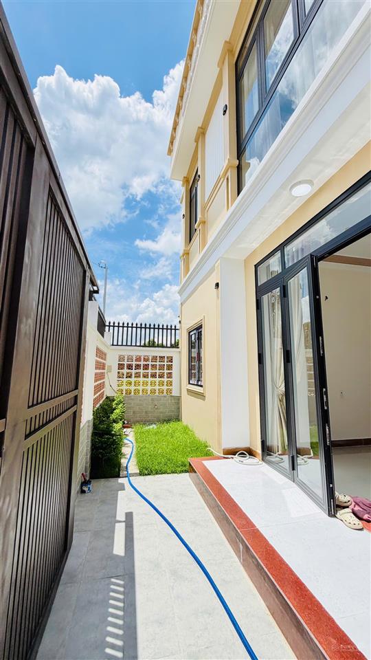 Nhà đẹp hóc môn ngang 10m siêu thoáng, sân vườn rộng