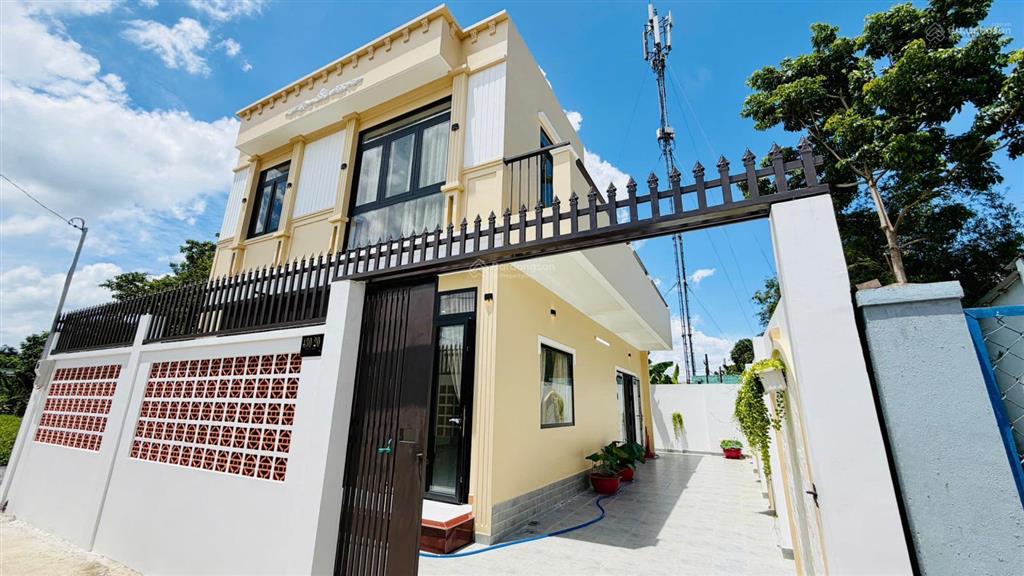 Nhà đẹp hóc môn ngang 10m siêu thoáng, sân vườn rộng