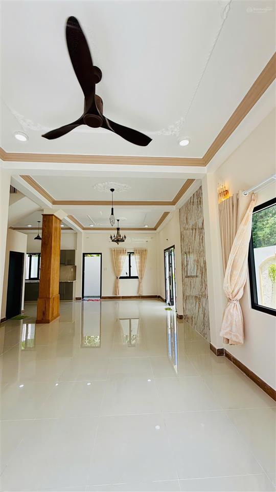 Nhà đẹp hóc môn ngang 10m siêu thoáng, sân vườn rộng