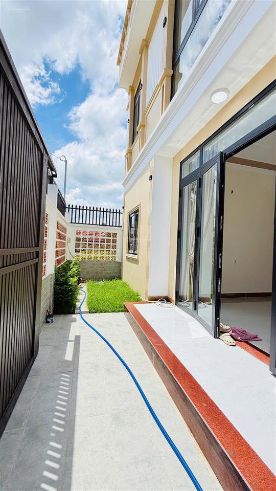 Nhà đẹp hóc môn ngang 10m siêu thoáng, sân vườn rộng