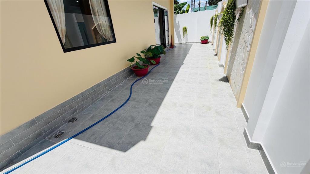 Nhà đẹp hóc môn ngang 10m siêu thoáng, sân vườn rộng
