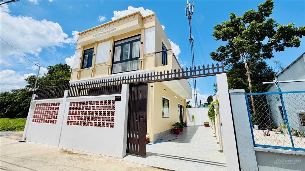 Nhà đẹp hóc môn ngang 10m siêu thoáng, sân vườn rộng