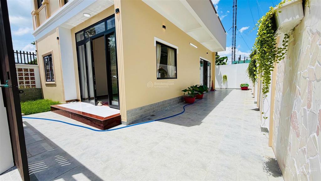 Nhà đẹp hóc môn ngang 10m siêu thoáng, sân vườn rộng