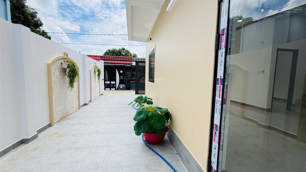 Nhà đẹp hóc môn ngang 10m siêu thoáng, sân vườn rộng