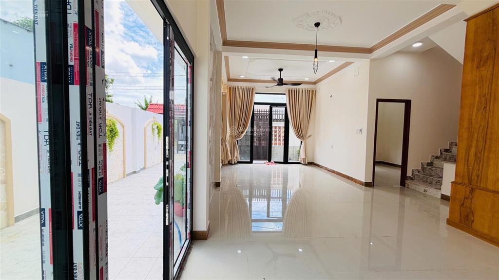 Nhà đẹp hóc môn ngang 10m siêu thoáng, sân vườn rộng