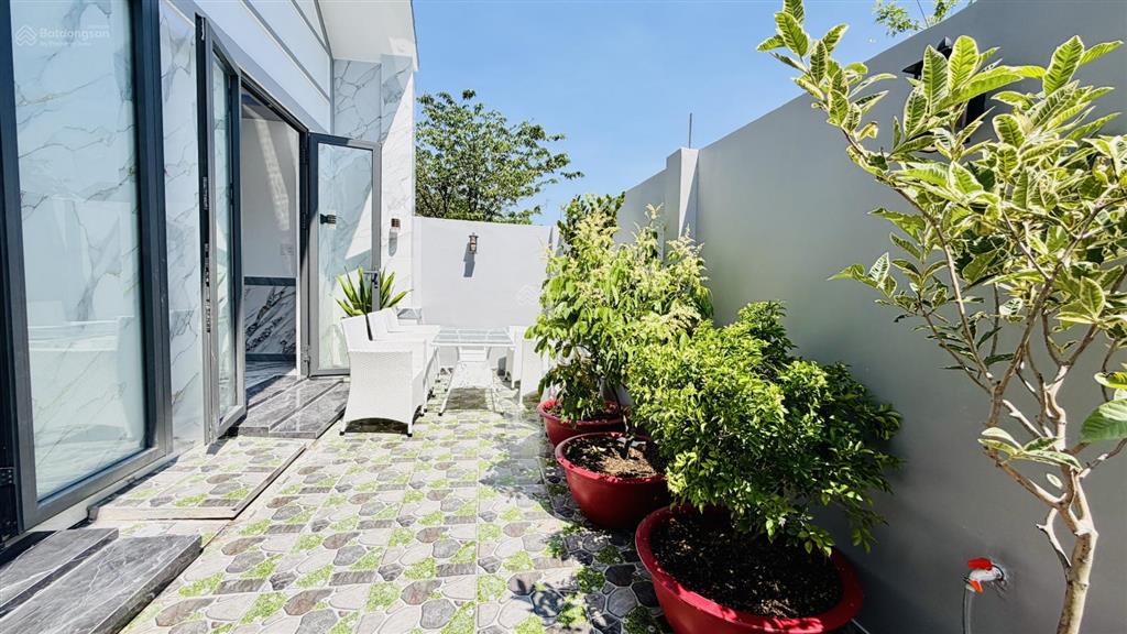 Nhà sổ hồng riêng 6,8m x 9,66m, 65m2, gần chợ đầu mối bà điểm hóc môn