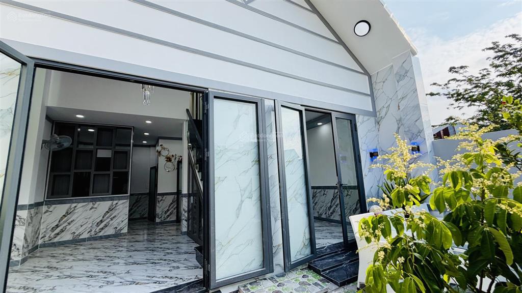 Nhà sổ hồng riêng 6,8m x 9,66m, 65m2, gần chợ đầu mối bà điểm hóc môn