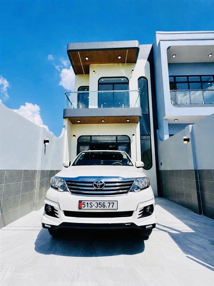 Bán nhà xã bà điểm 5x24m mới xây đường nhựa 12m gần chợ và công an xã bà điểm đường phan văn hớn