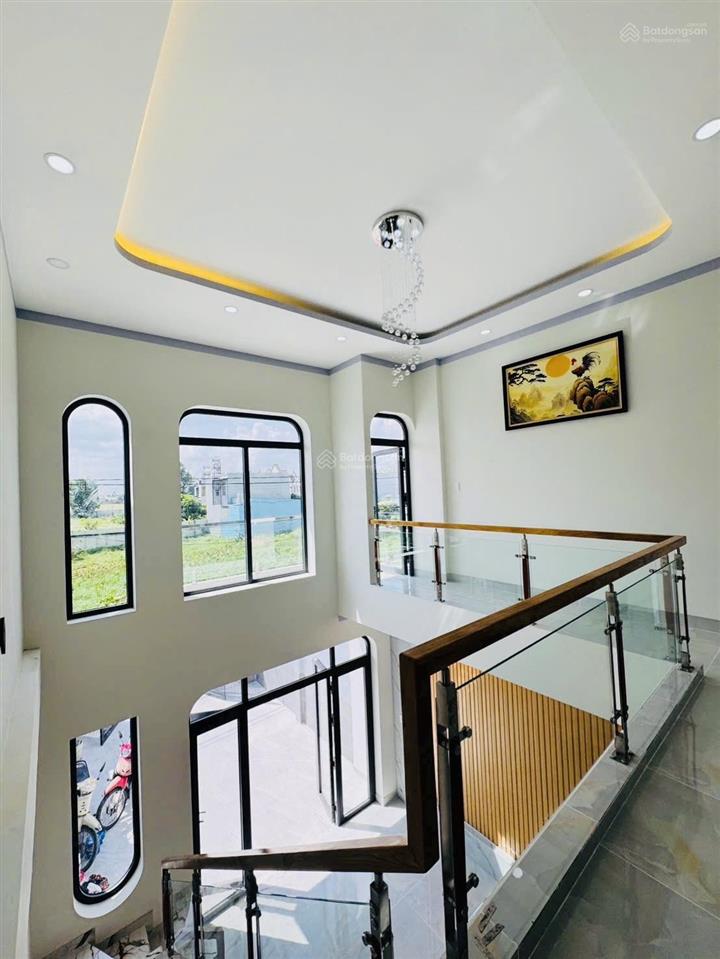 Bán nhà xã bà điểm 5x24m mới xây đường nhựa 12m gần chợ và công an xã bà điểm đường phan văn hớn