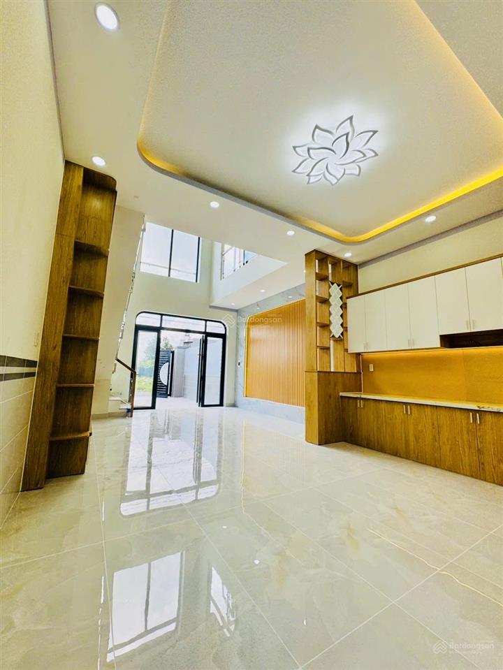 Bán nhà xã bà điểm 5x24m mới xây đường nhựa 12m gần chợ và công an xã bà điểm đường phan văn hớn