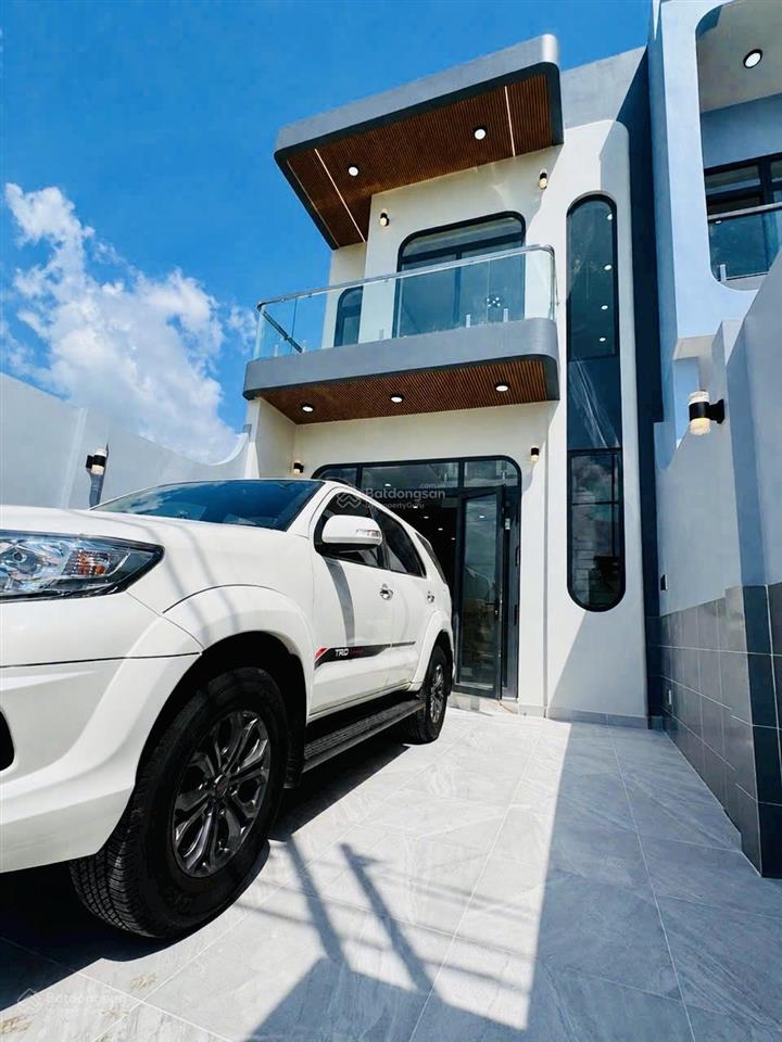 Bán nhà xã bà điểm 5x24m mới xây đường nhựa 12m gần chợ và công an xã bà điểm đường phan văn hớn
