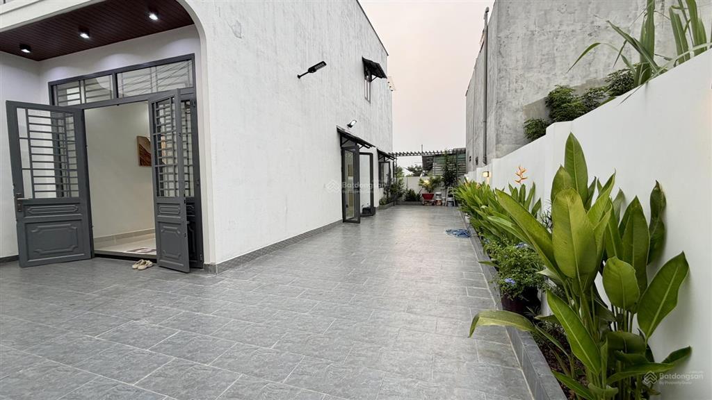 Bán biệt thự hóc môn 8x18m villa sân vườn gần ngã tư hóc môn