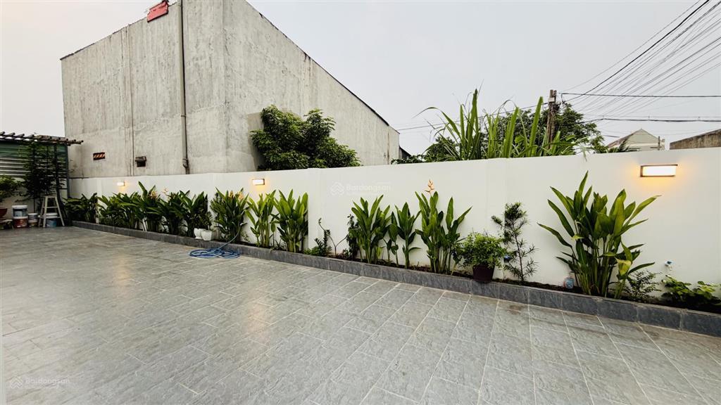 Bán biệt thự hóc môn 8x18m villa sân vườn gần ngã tư hóc môn
