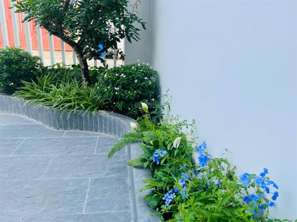 Bán biệt thự hóc môn 8x18m villa sân vườn gần ngã tư hóc môn