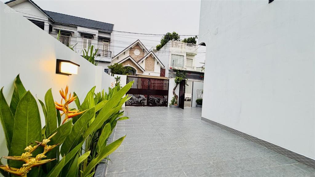 Bán biệt thự hóc môn 8x18m villa sân vườn gần ngã tư hóc môn